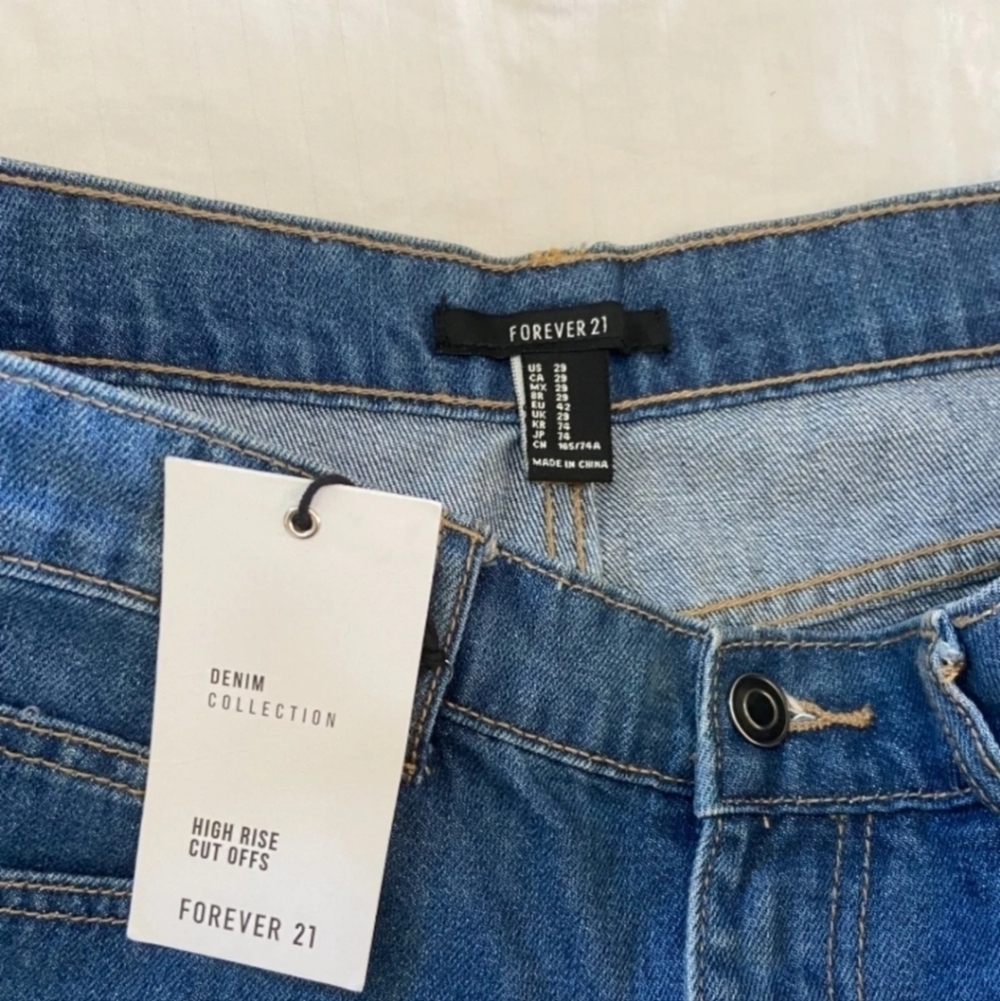 NWT Forever 21 denim collection high rise cut offs/ distressed shorts size 29 - Picture 4 of 4